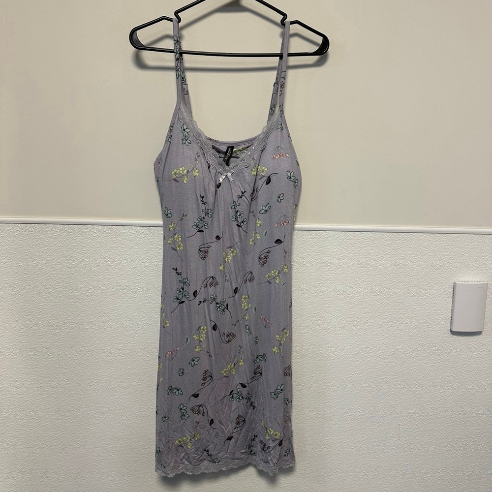 Ambrielle Sleepwear Women’s Purple Floral Chemise Size Medium Nightgown Bra Lace